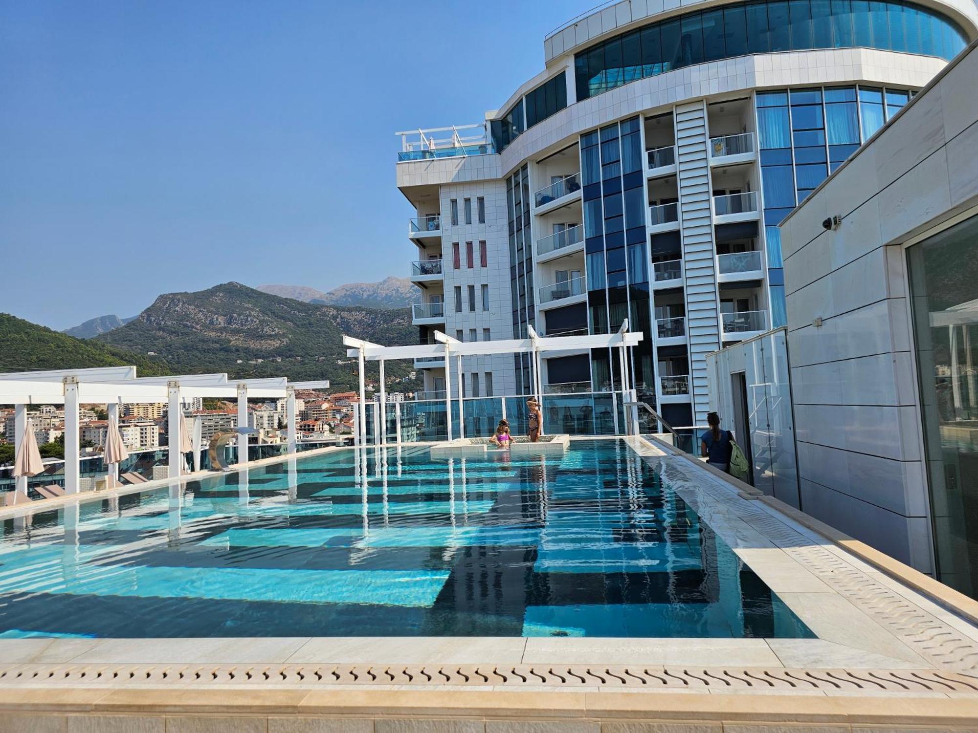 Apartments Menuet Budva Exterior photo