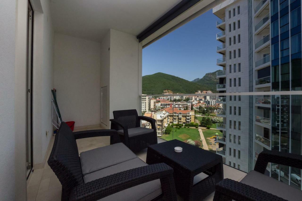 Apartments Menuet Budva Exterior photo